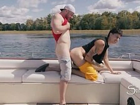 好友变炮友的游艇秘啪 gay dealings videos asian model