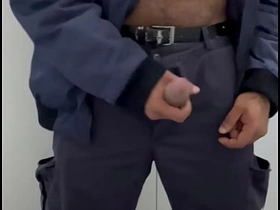 保安在公厕把精液射在工作服上 korean high omnibus gay porn