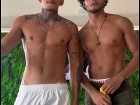 被动女装男孩被一对大屌猛男夫妻双插 gay japan porn tube
