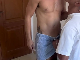 大鸡巴坐上去爽翻了 young chinese gay boys porn