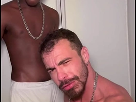 和大鸡巴玩花样 thailand video gay porn