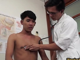 亚洲医生检查小鲜肉屁股 free gay chinese and white porn