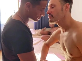 摩托仔加入猛男互搞派对 hot bj gay porn