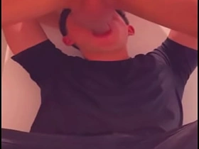 商场厕所里被运动型小伙深喉 爽爆的猎艳 hot chunky gay porn