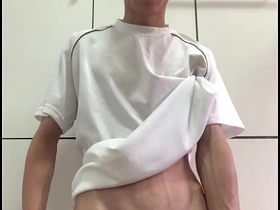 大屌哥炫耀勃起巨根 asian solo porn gay