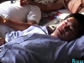 亚洲嫩男无套狂干 public gay sex videos asian