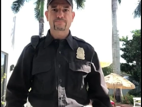穿着制服警察服装在色情片拍摄现场 porn delighted asian massage