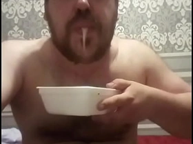 这胖婊子饿得连新鲜精液都当午饭吃！ asian spanking gay porn