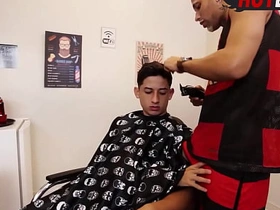 我给理发师献了屁眼 gay porn chinese rimjob
