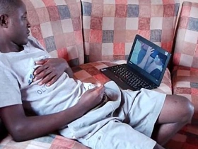 非洲黑皮小鲜肉互相玩鸡巴 hot gay couple porn